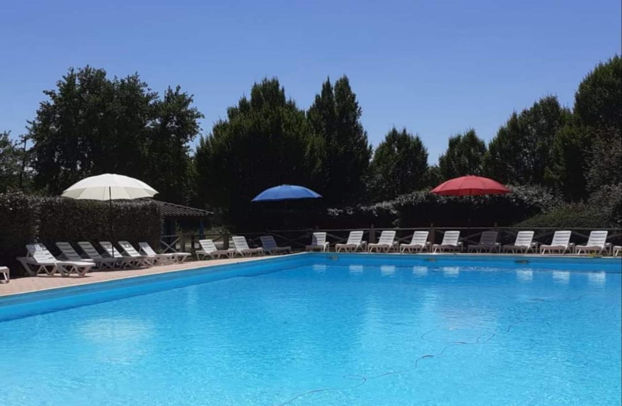 Etang Vallier Resort Brossac エクステリア 写真