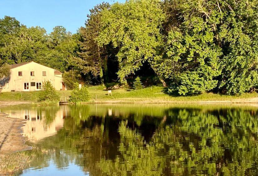 Etang Vallier Resort Brossac エクステリア 写真