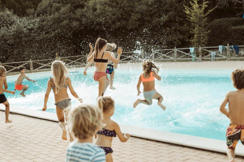 Etang Vallier Resort Brossac エクステリア 写真