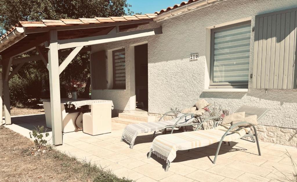 Etang Vallier Resort Brossac エクステリア 写真